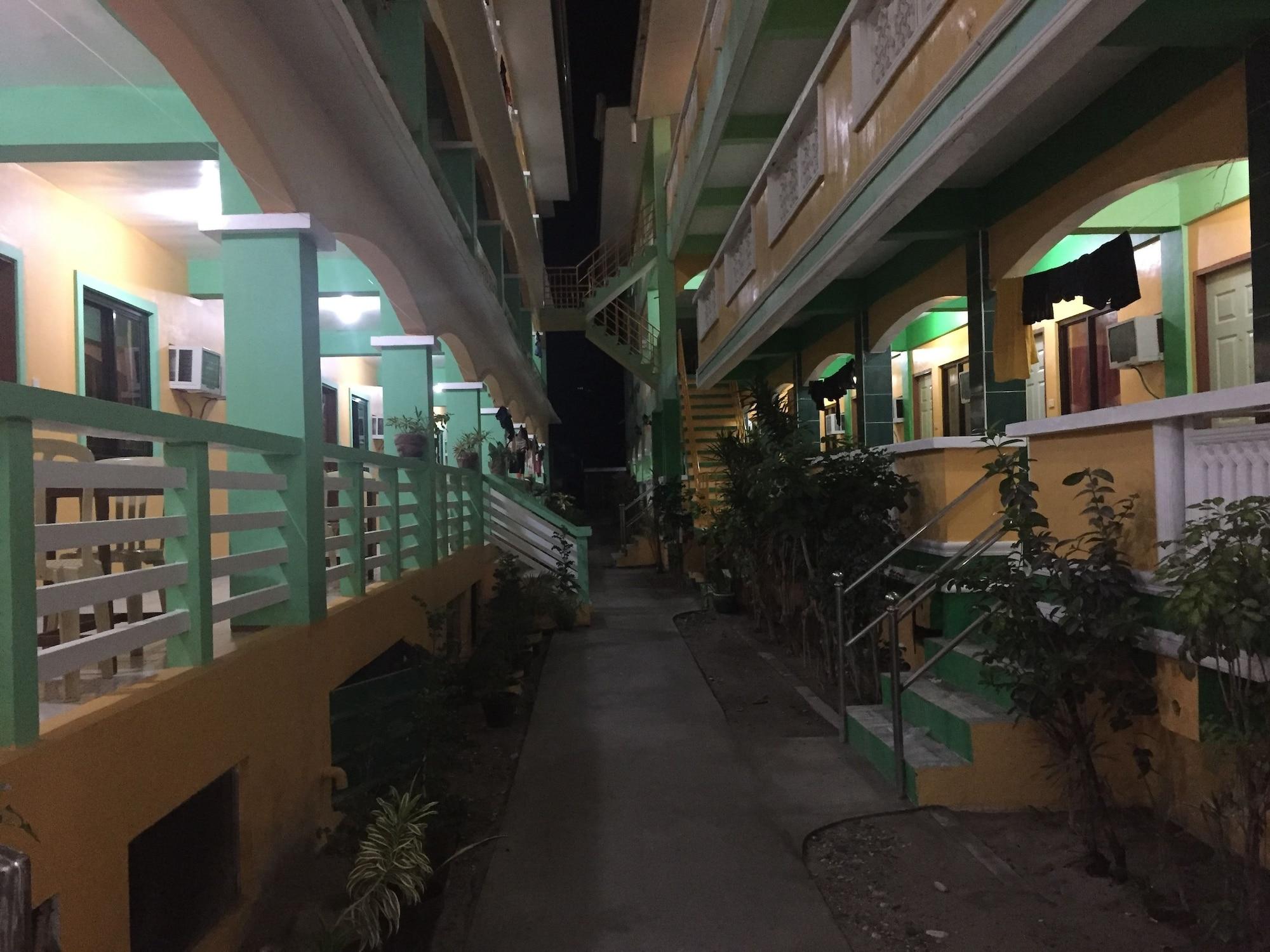 White Beach Hotel Puerto Galera Powered By Cocotel Εξωτερικό φωτογραφία
