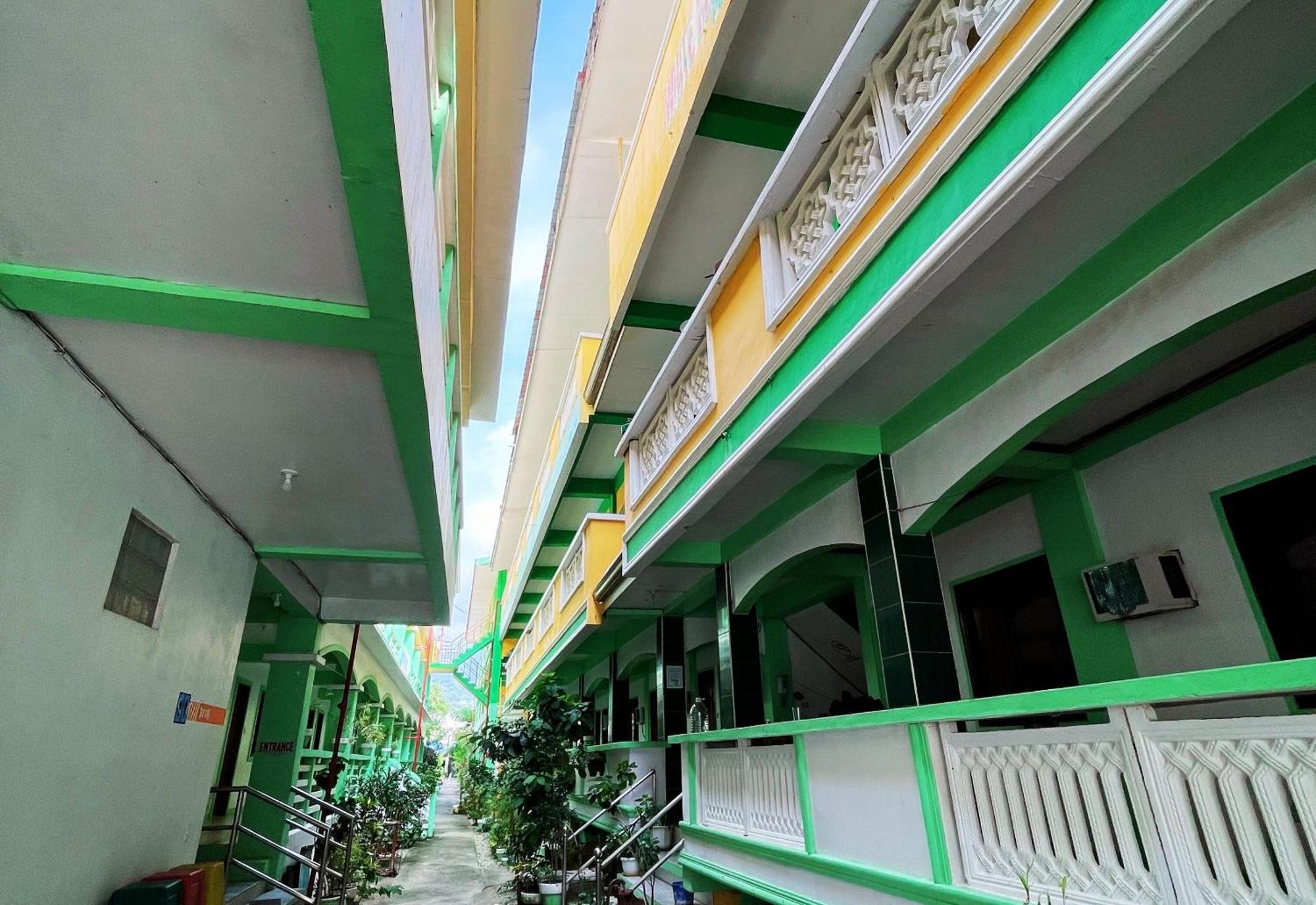 White Beach Hotel Puerto Galera Powered By Cocotel Εξωτερικό φωτογραφία